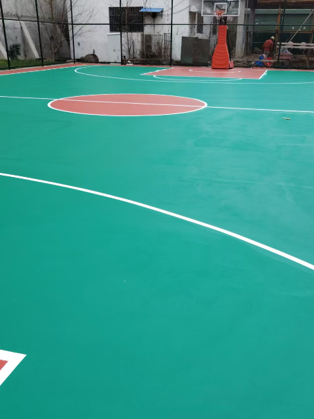 高州 球场长期使用易出现地面开裂